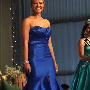 Elegant Blue Strapless Evening Gown